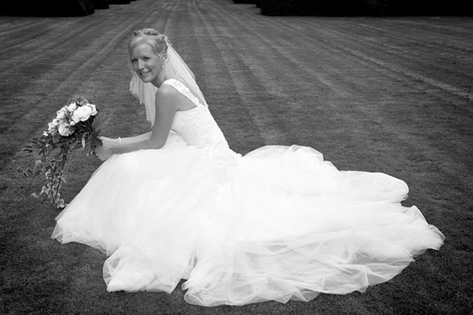 Issy Oakes Weddings - 1000091_24d10b92c043e2.jpg